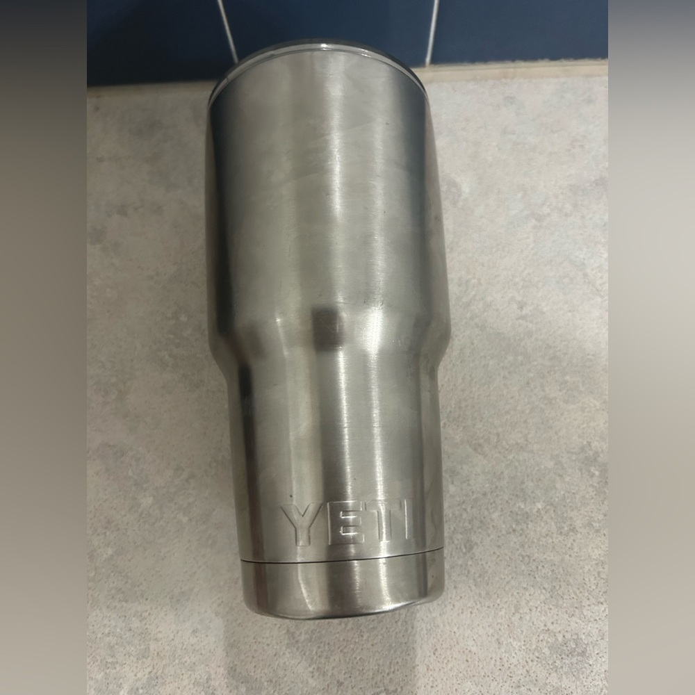 YETI Rambler 30 oz Stainless Steel Tumbler with Lid‎ Silver